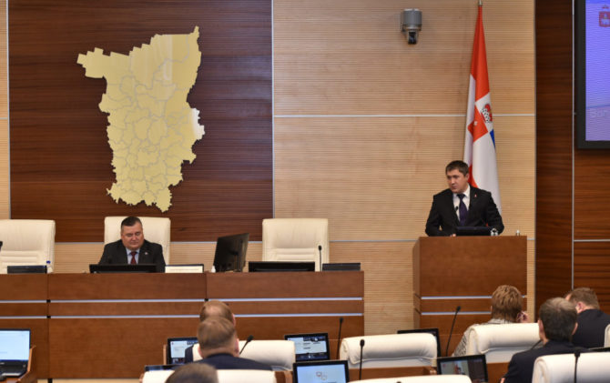 Дмитрий Махонин представил краевому парламенту задачи бюджета в здравоохранении и соцподдержке на 3 года